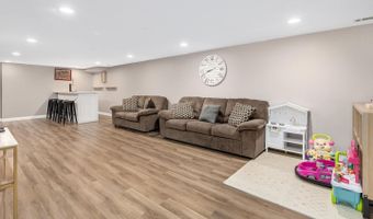 690 W Willow Gln, Addison, IL 60101