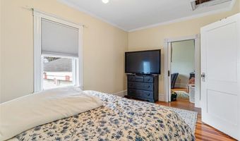 4 Findlay Pl, Newport, RI 02840
