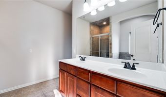 105 NE Larkspur Ln, Bentonville, AR 72712