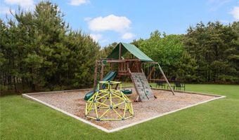 101 Austin Meadows Ln, North Kingstown, RI 02852