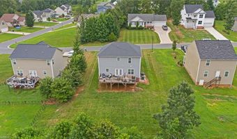 1385 Robins Nest Dr, Asheboro, NC 27203