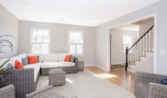 8 Key Ct, Newport, RI 02840