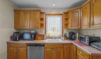 64 Dyer Ave, East Providence, RI 02915