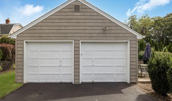 18 Central Ave, Amityville, NY 11701