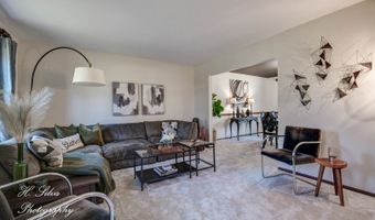1402 Winaki Trl, Algonquin, IL 60102