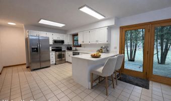 8 Phoebee Ln, Brookfield, CT 06804