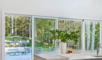 7 Ashwood Ct, Amagansett, NY 11930