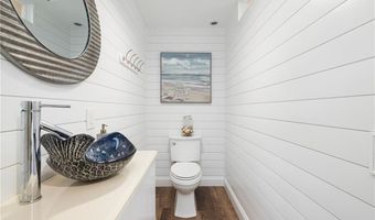 5 Maloney Ln, Middletown, RI 02842