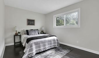 3832 Laguna Dr, Columbus, OH 43232