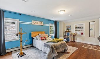 61 Harlem St, East Providence, RI 02916