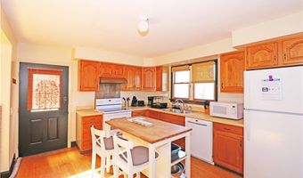 12 Draper Ave, Middletown, RI 02842