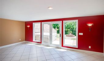 105 Lake Dr, Alton, IL 62002