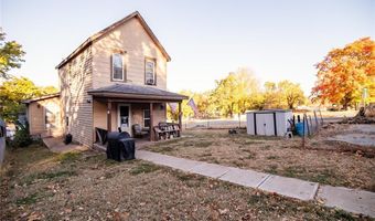 929 N 7th St, Atchison, KS 66002