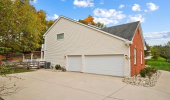 2558 Apple Ridge Ln, Amberley, OH 45236