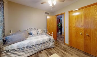 1906 Greenwood Dr, Albert Lea, MN 56007