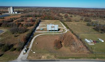 1601 E Church St, Aurora, MO 65605
