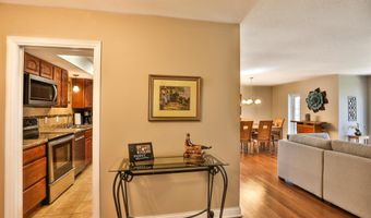 917 Claytonbrook Dr 4, Ballwin, MO 63011