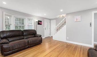 22 Franconia Dr, Cranston, RI 02920