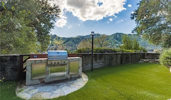 2305 Sugarloaf Dr, Agoura Hills, CA 91301