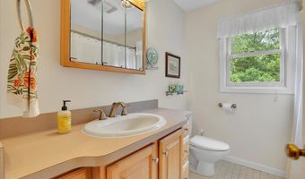 19 Oak Leaf Cir, Coventry, CT 06238