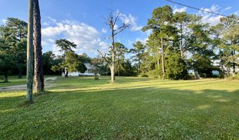 8862 Garland St, Bayou La Batre, AL 36509