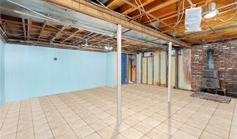 5 Versailles St, Cranston, RI 02920