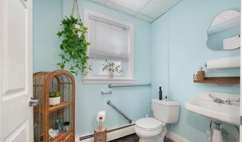 15 Thomas St, North Providence, RI 02911