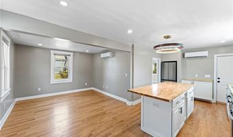32 Richmond St 1, Bristol, RI 02809