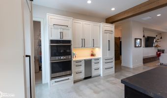 23249 Maple Rdg, Adel, IA 50003