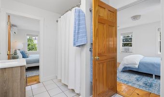 5 Tews Ct, Newport, RI 02840