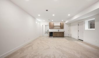2001 N GEORGE MASON Dr, Arlington, VA 22207