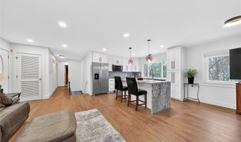 677 Turfwood Dr, Ballwin, MO 63021