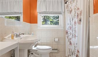 794 Main Ave, Warwick, RI 02886