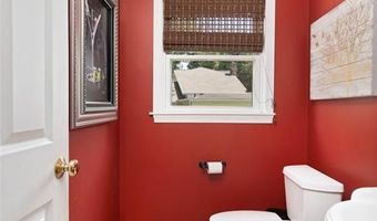 16 Taylor Ln, Warwick, RI 02886