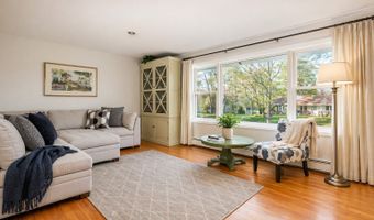 14 Elmcrest Dr, Danbury, CT 06811