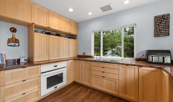 1840 Crestview Dr, Ashland, OR 97520