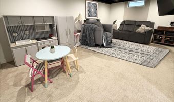 908 NE 10th Ave, Aberdeen, SD 57401