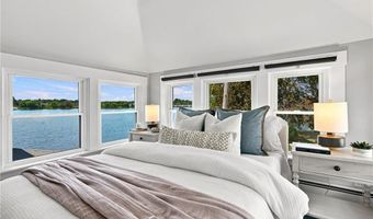 32 King Philip Ave, Barrington, RI 02806