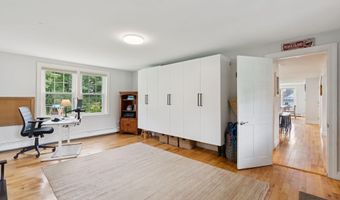 2 Winsome Lea Rd, Falmouth, ME 04105