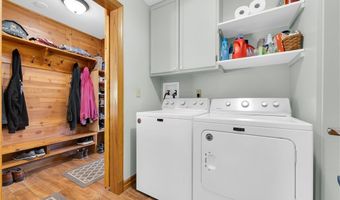 9903 Vermilion Rd, Amherst, OH 44001