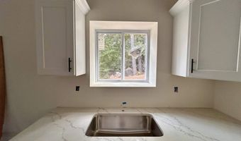 92 Long Shores Dr, Barrington, NH 03825