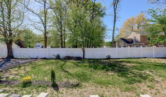 28 Duchess Ave, Middletown, NJ 07748