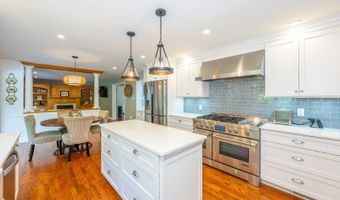 15 Tanglewood Dr, Andover, NJ 07848