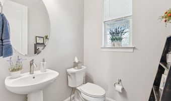 102 PHOEBE Ct, Lake Frederick, VA 22630