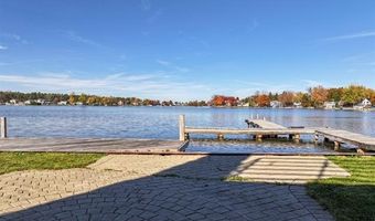 2076 S Long Lake Rd, Fenton, MI 48430