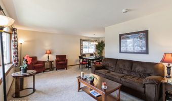 1942 Trail Ridge St, Arlington Heights, IL 60004