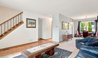 931 Perry Dr, Algonquin, IL 60102