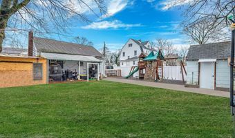26 Smith St, Amityville, NY 11701