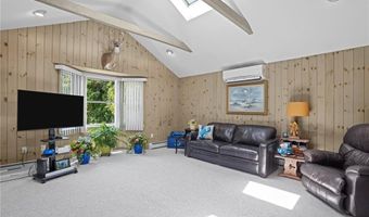 112 County Rd, Barrington, RI 02806