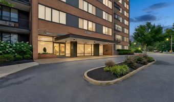 4390 LORCOM Ln 805, Arlington, VA 22207